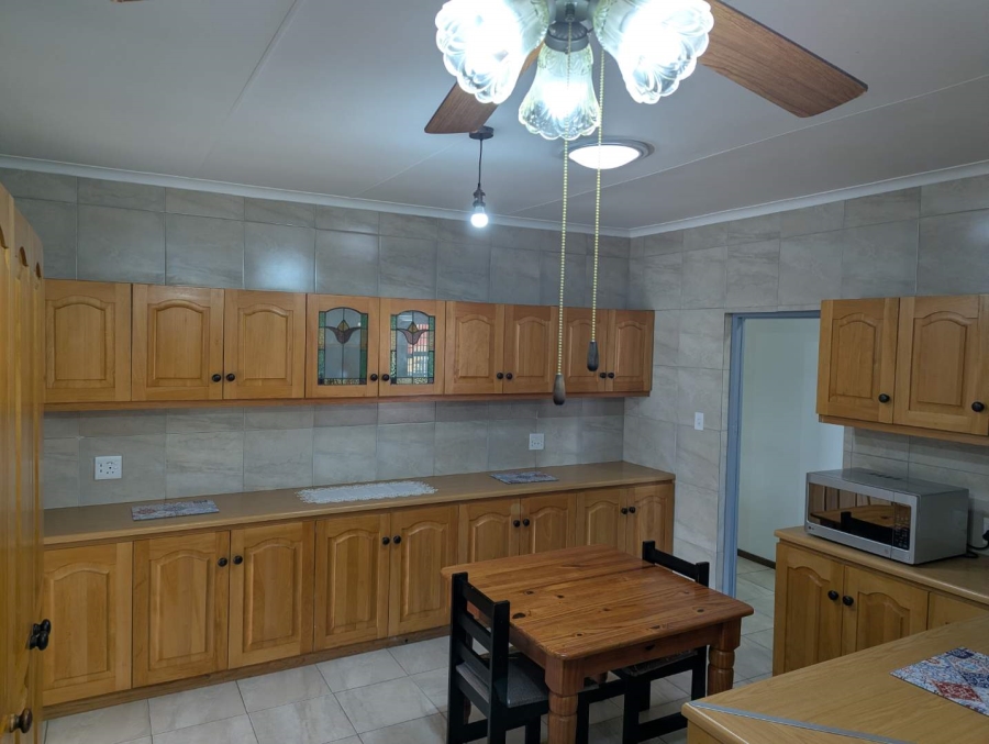 5 Bedroom Property for Sale in Fraaiuitsig Western Cape